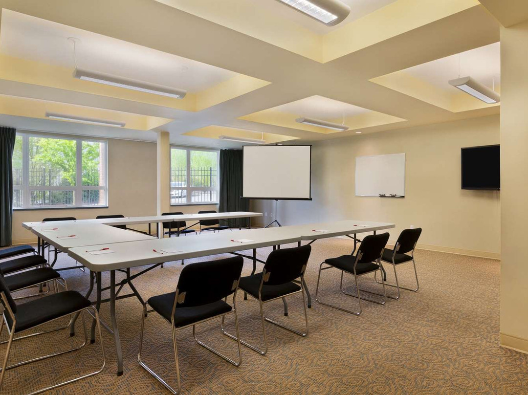 纳奈莫华美达酒店主图