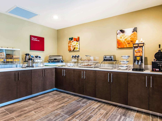 Comfort Inn & Suites主图