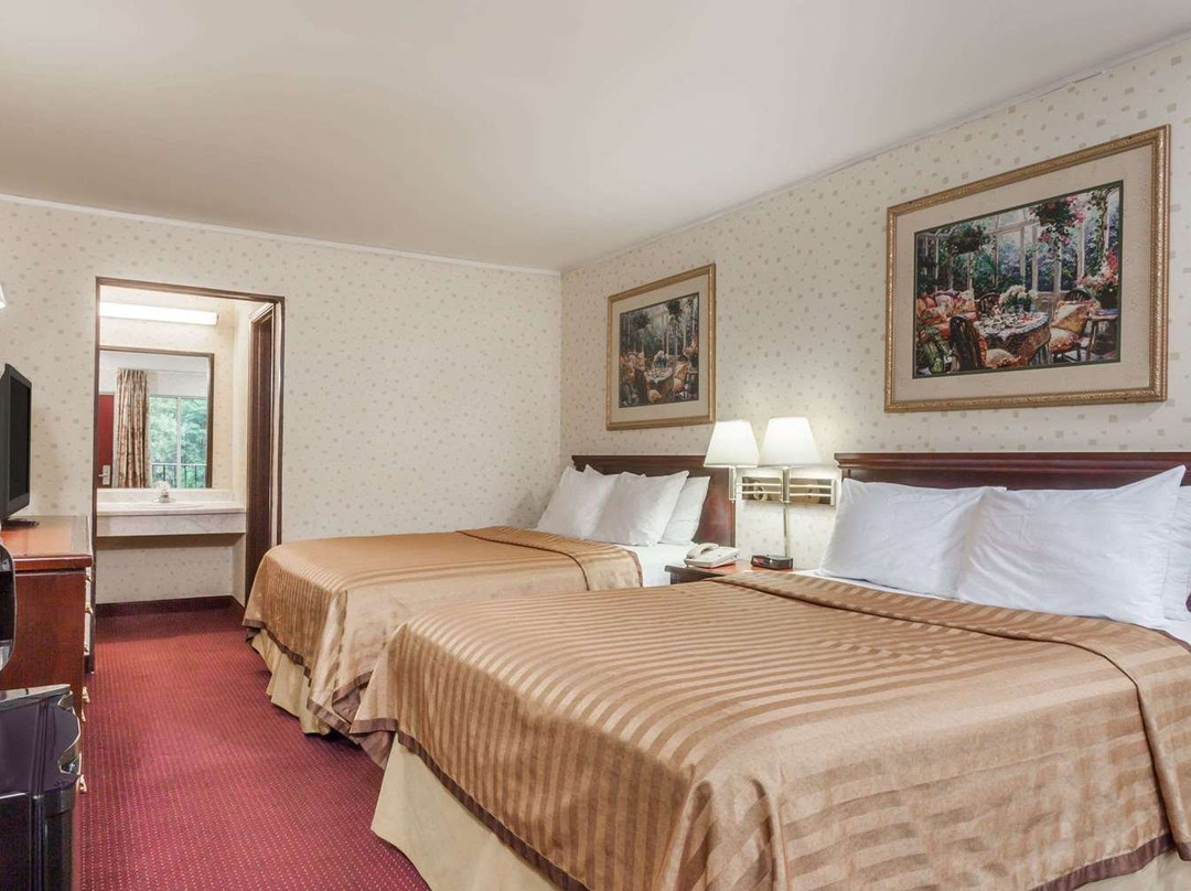 Travelodge by Wyndham Seymour主图