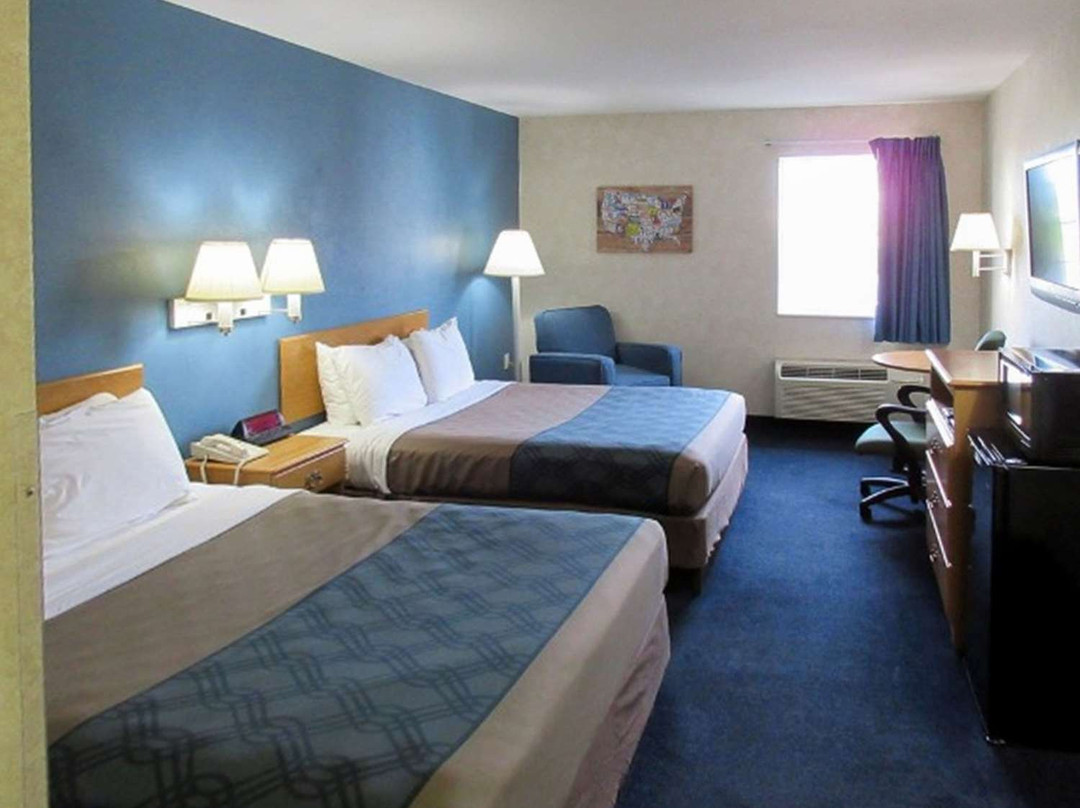 Schmidt's Creek Hotel主图