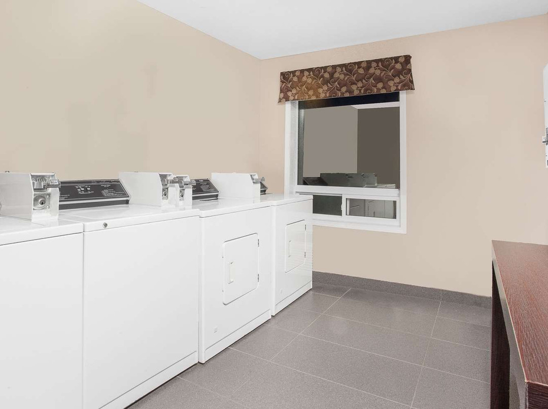 Super 8 by Wyndham Brandon MB主图