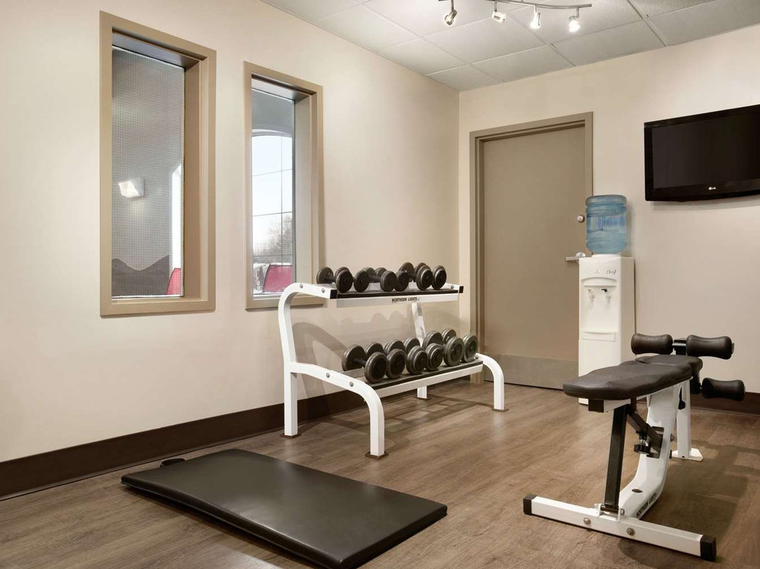 Days Inn & Suites by Wyndham Brandon主图