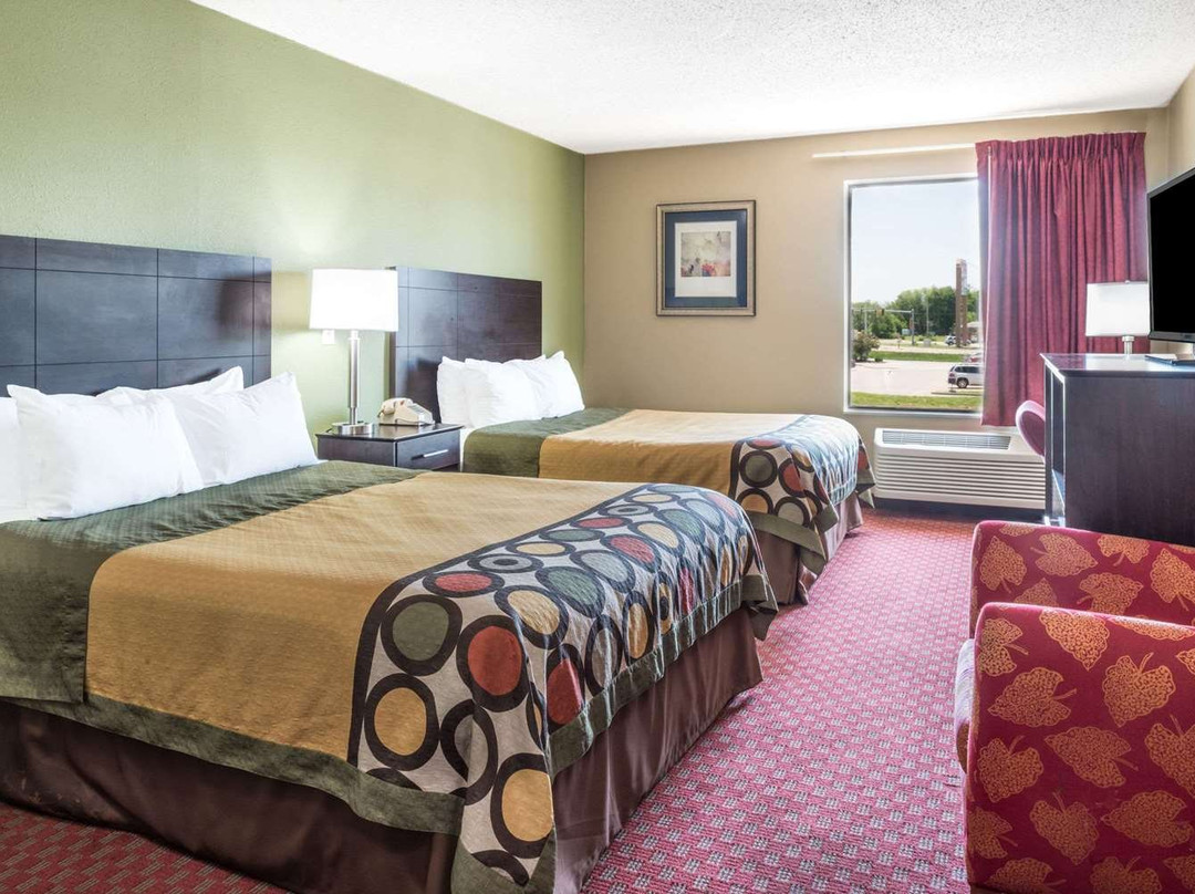 Super 8 by Wyndham Troy IL/St. Louis Area主图