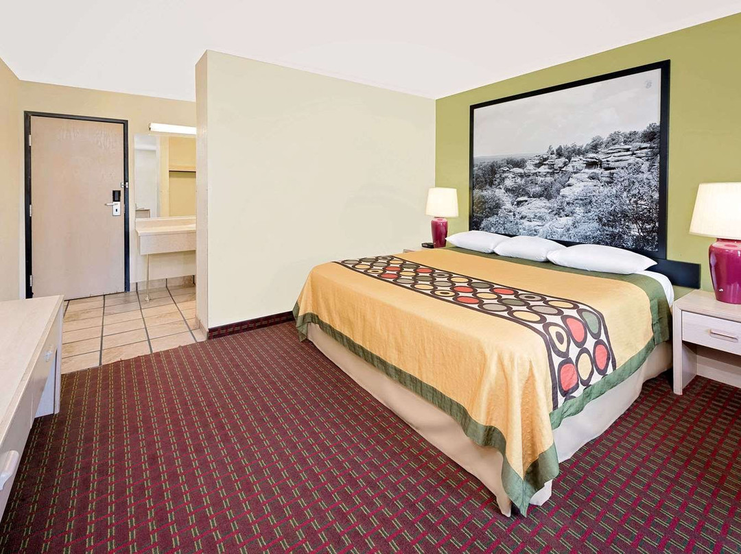 Super 8 by Wyndham Metropolis主图