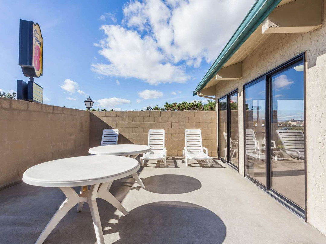 艾伦斯堡速8酒店主图