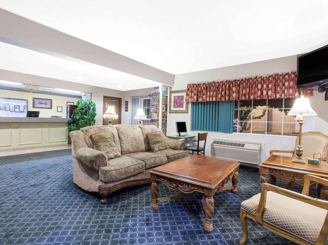 Super 8 by Wyndham Carthage主图