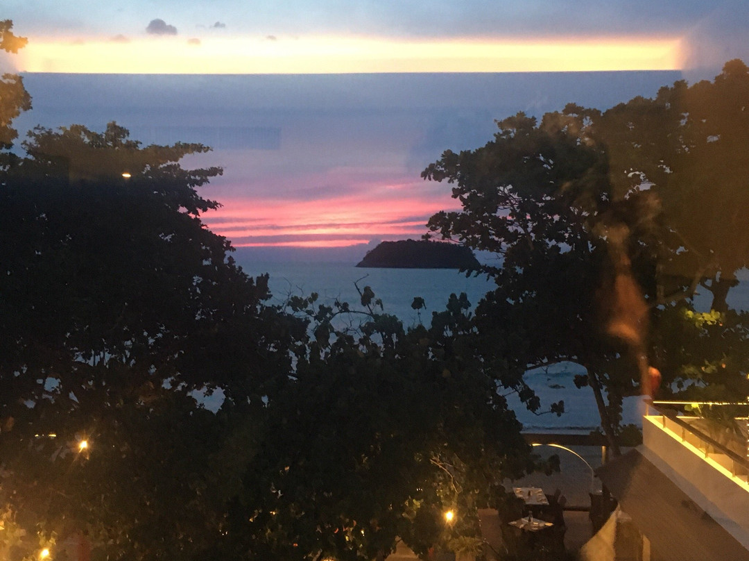 普吉岛船屋酒店主图