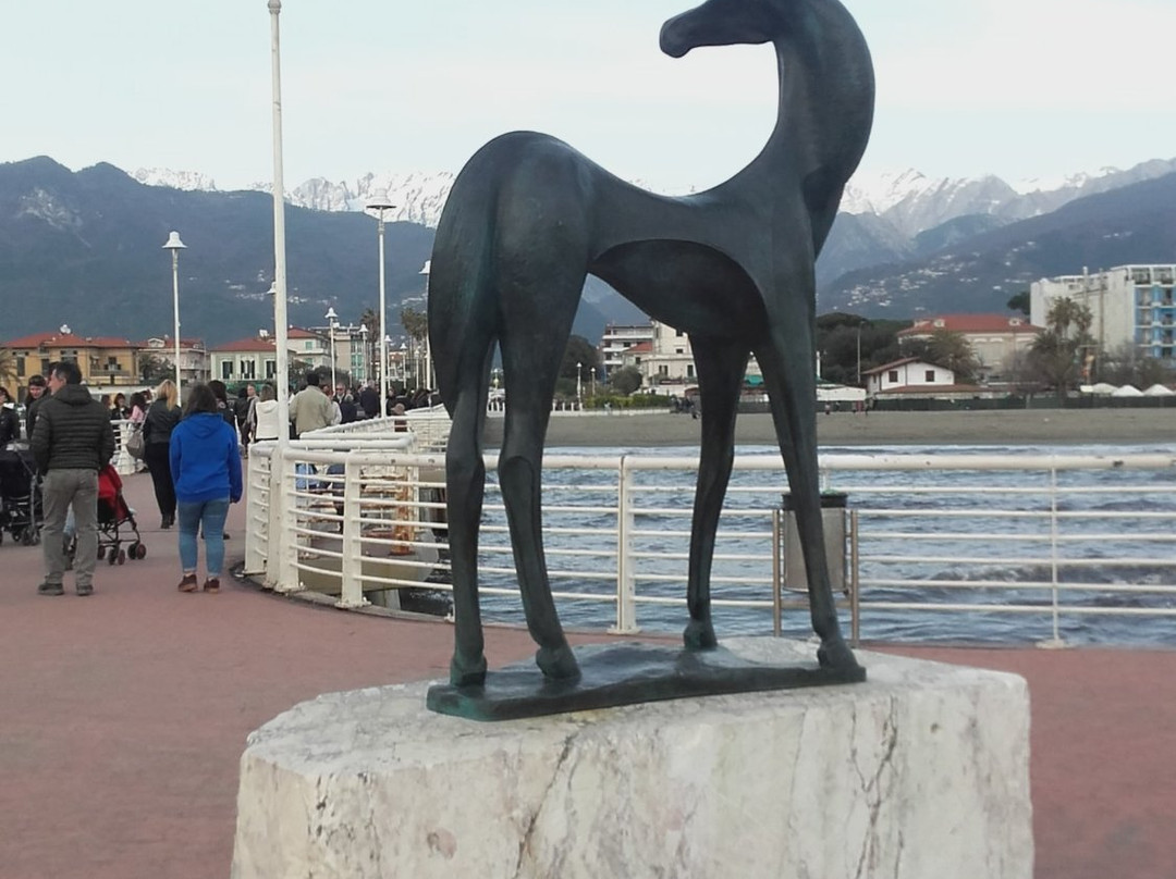Statua del “Cavallino” dello scultore Riccardo Rossi-Marina di Massa必去景点