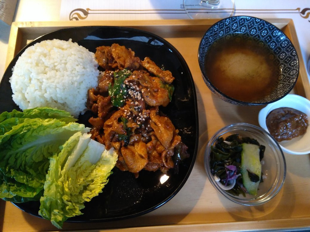 Café Bar NuMARU Restaurante Coreano