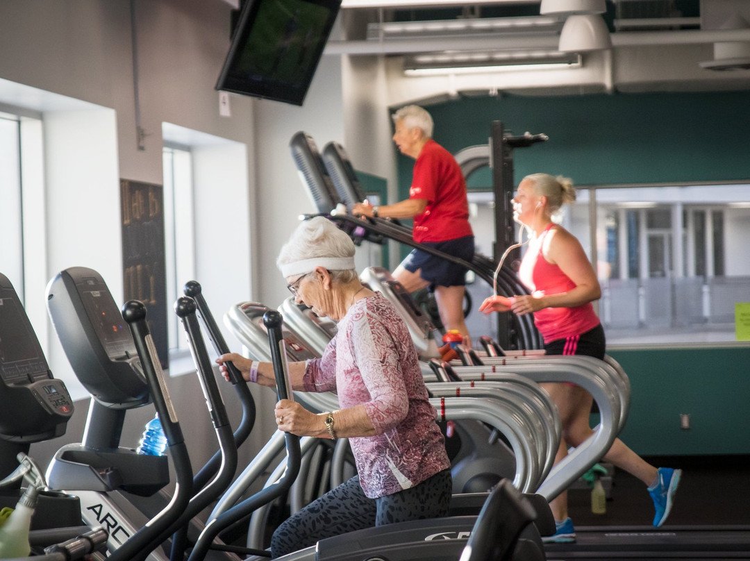 Spray Lake Sawmills Family Sports Centre-科克伦必去景点