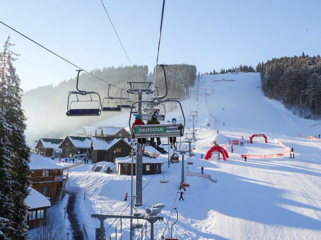 Yasinya旅游景点-Ice Bar Bukovel