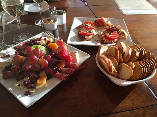 The Wine Bar & Bistro-怀里卡必去景点