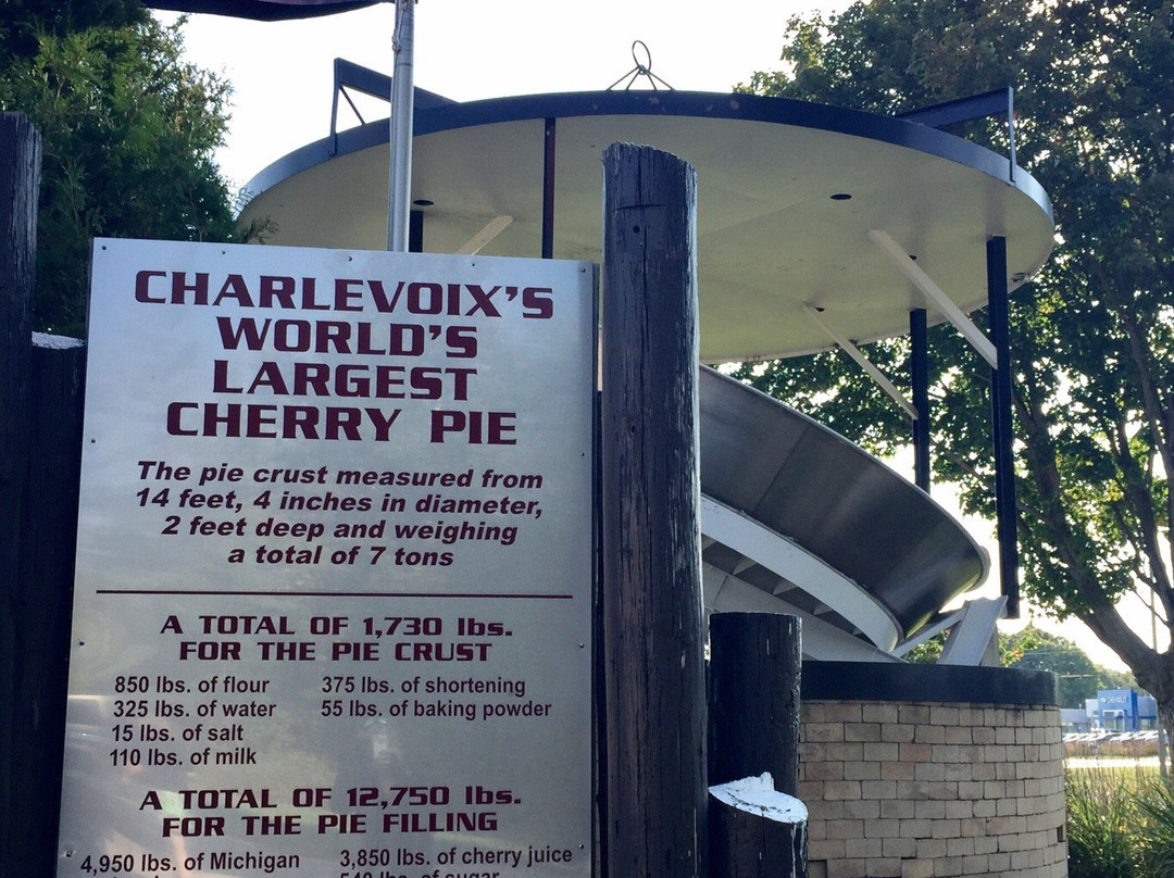 World's Largest Cherry Pie景点图片