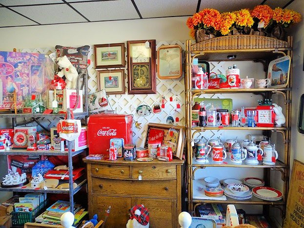 Anne's Antiques And Collectibles景点图片
