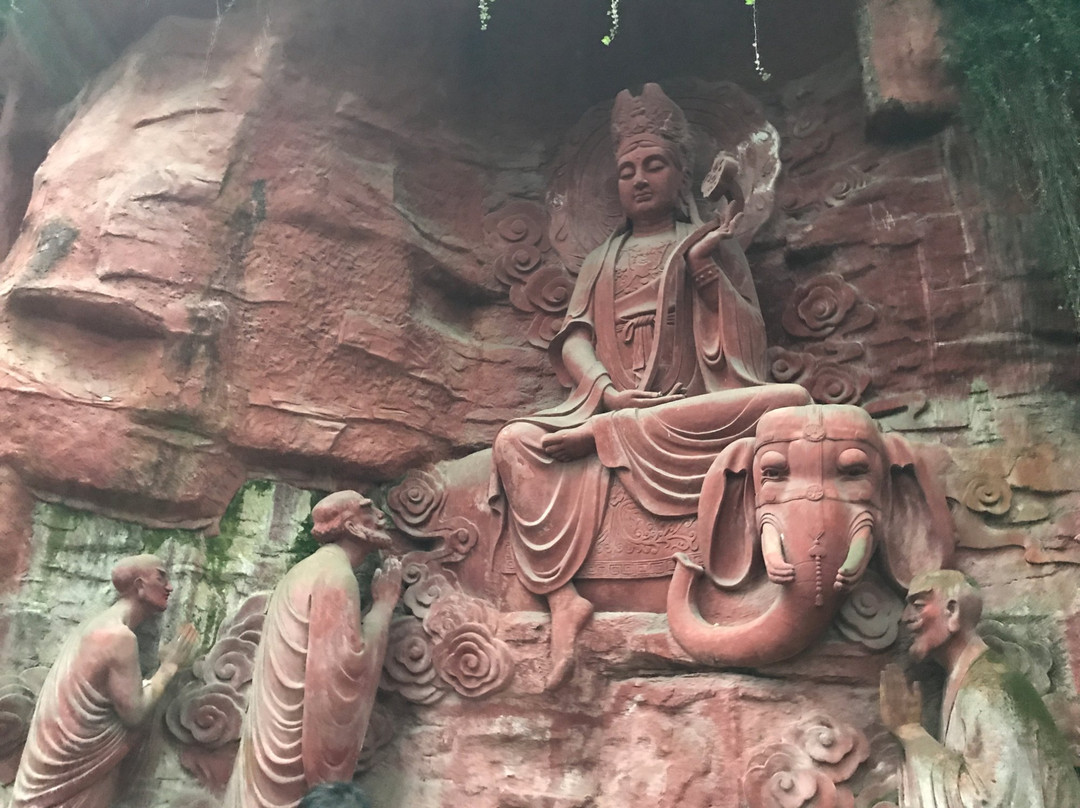 迎宾广场-峨眉山市必去景点