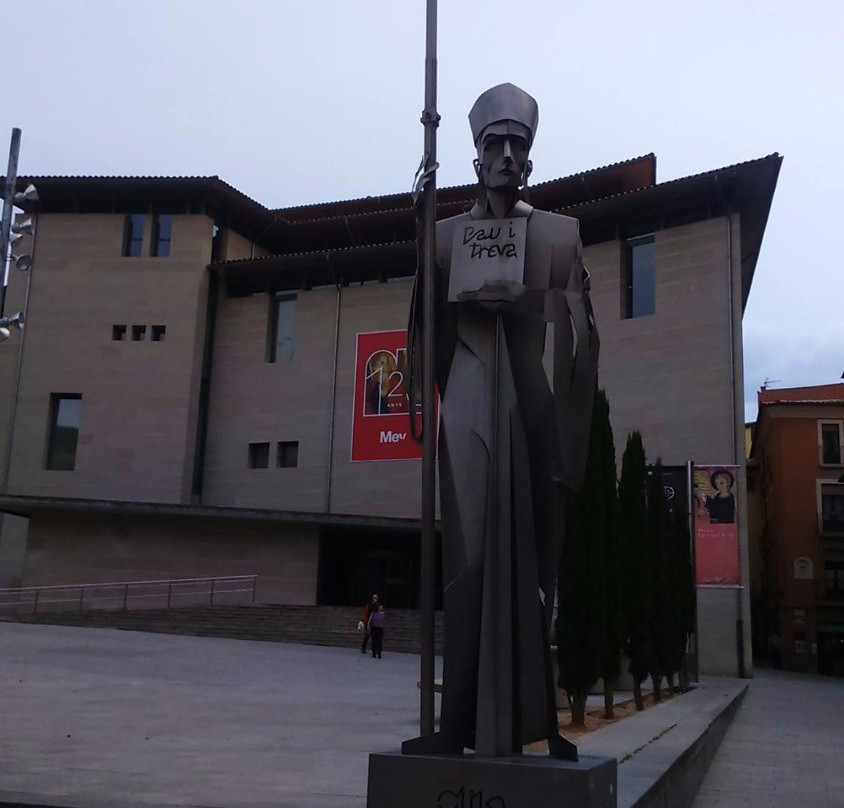 Monument a l'abat Oliba a Vic-维克必去景点