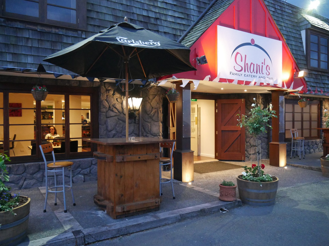 Shani's Family Eatery and Bar