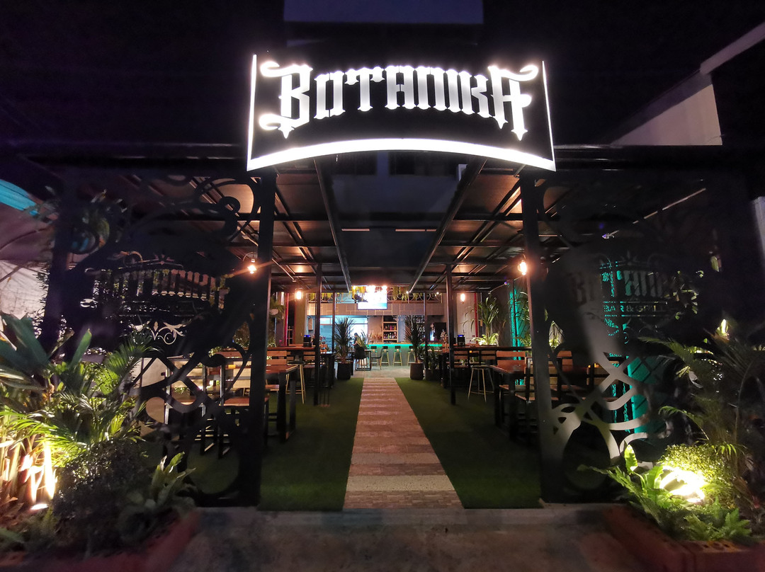 Botanika Bar & Grill