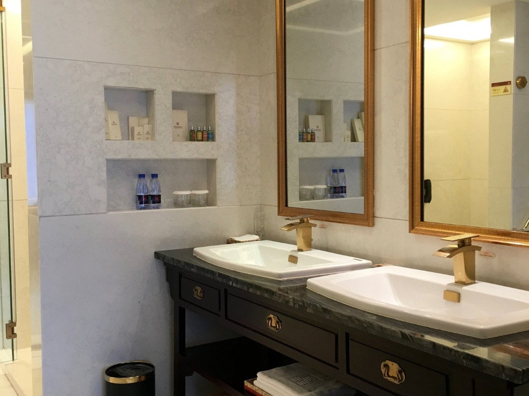 行宫大酒店主图