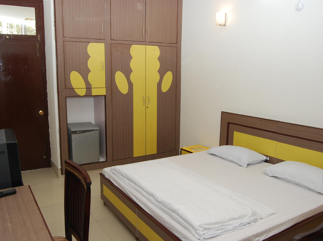 Ferozpur Jhirka酒店住宿-Hotel Inderlok