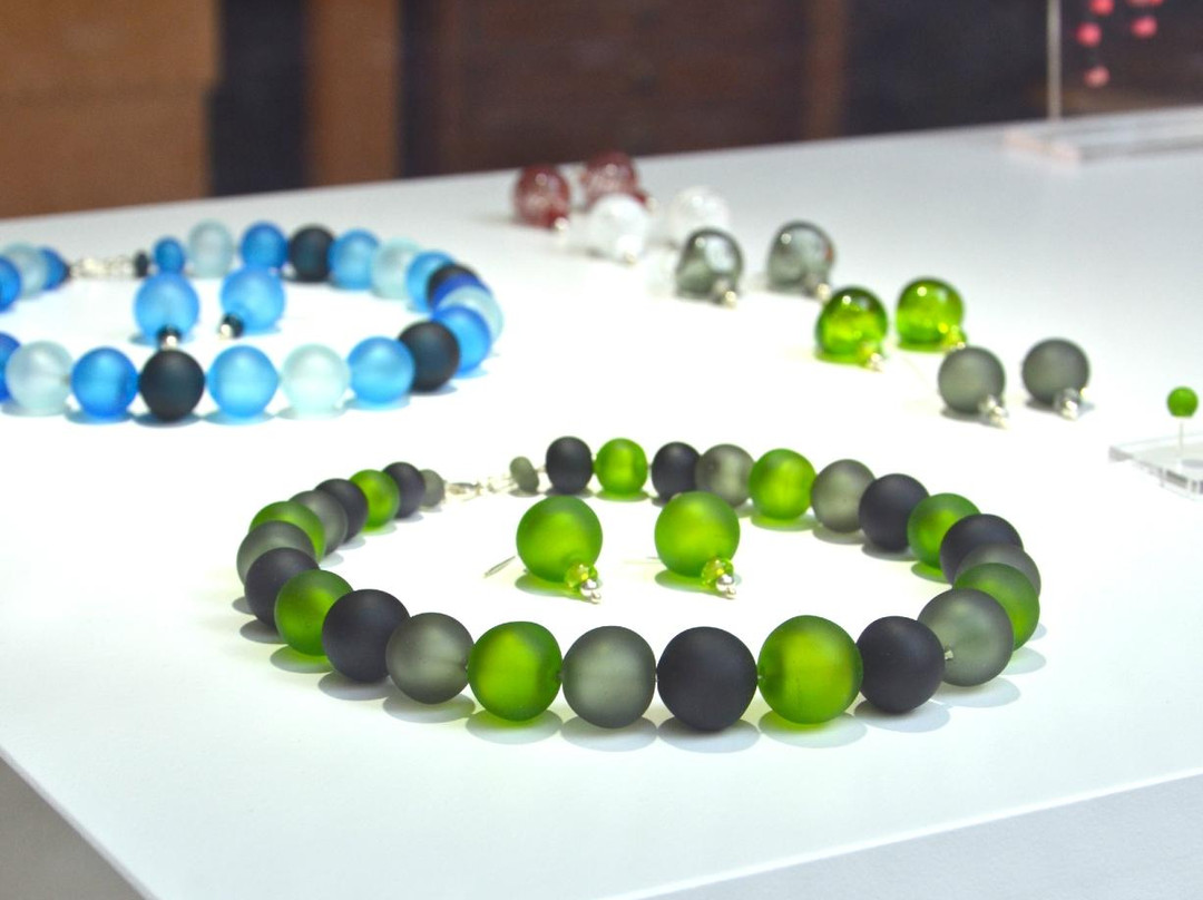 Caractère, atelier galerie bijoux et objets contemporains-纳沙泰尔必去景点