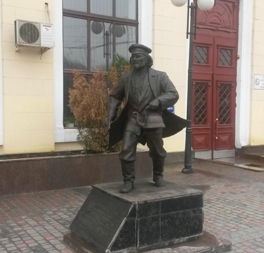 Father Fyodor Statue-哈尔科夫必去景点