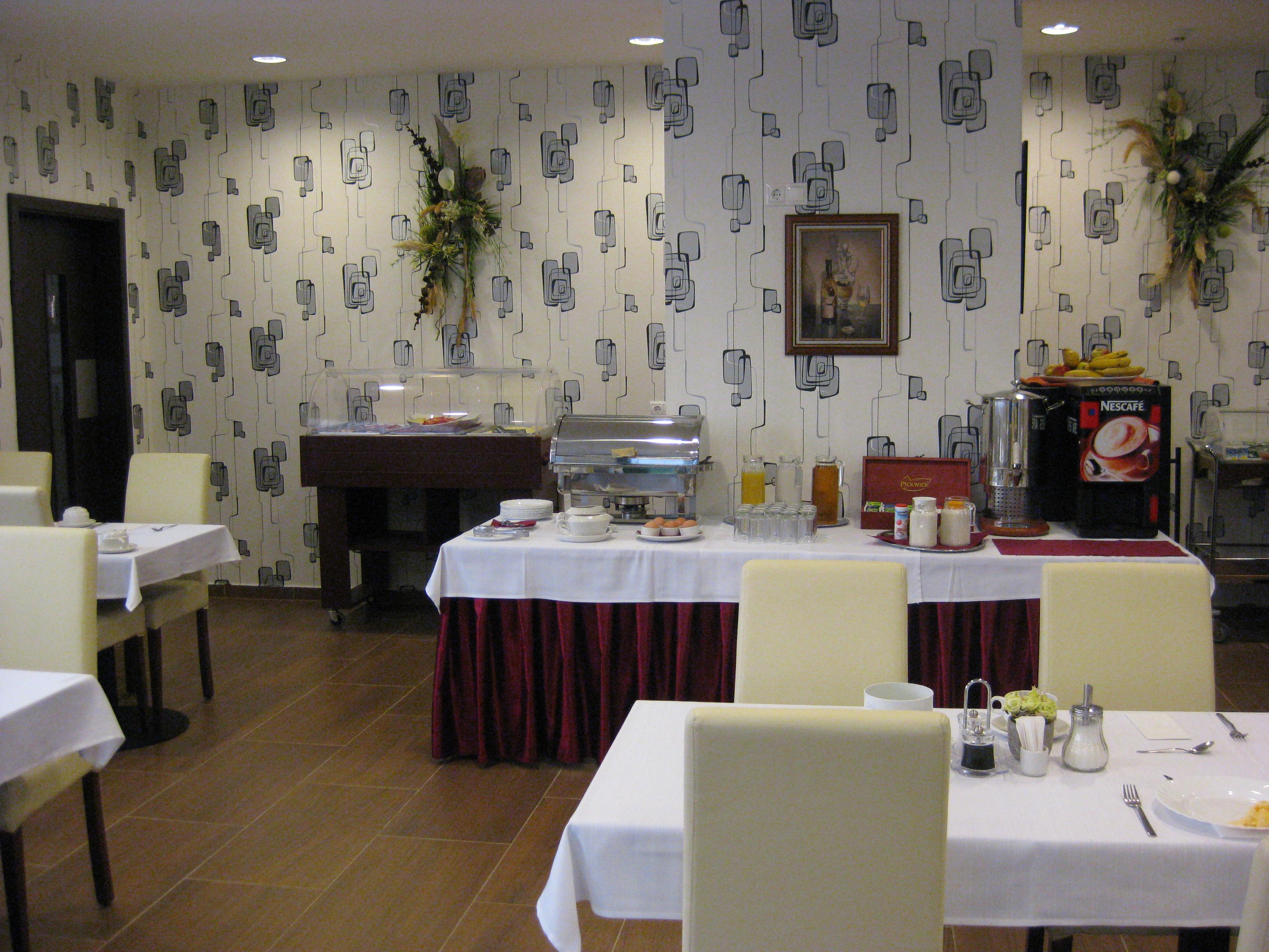 Hotel Ezüsthíd-客卧