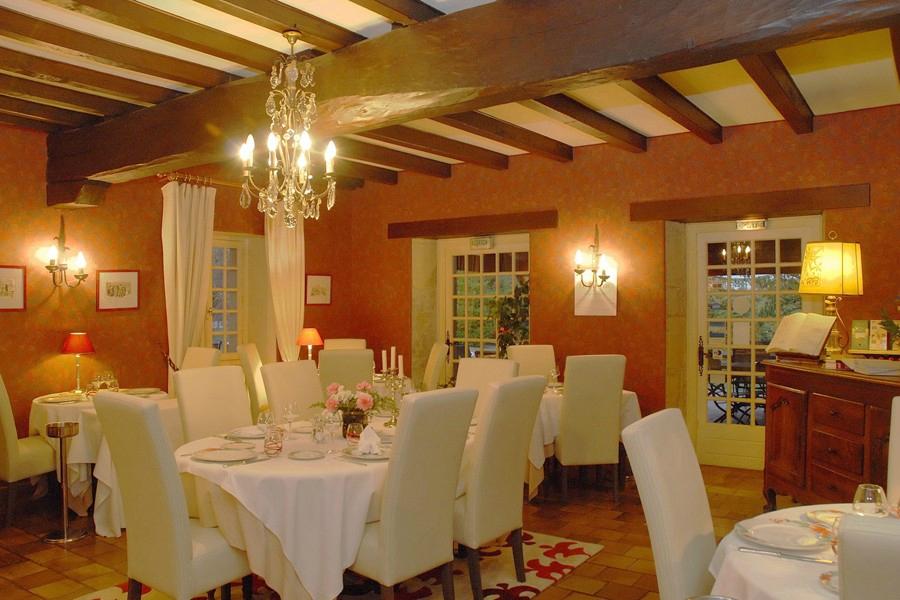 Hostellerie Les Pigeons Blancs-餐饮