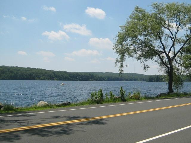 Lake Tiorati Beach - Harriman State Park景点图片