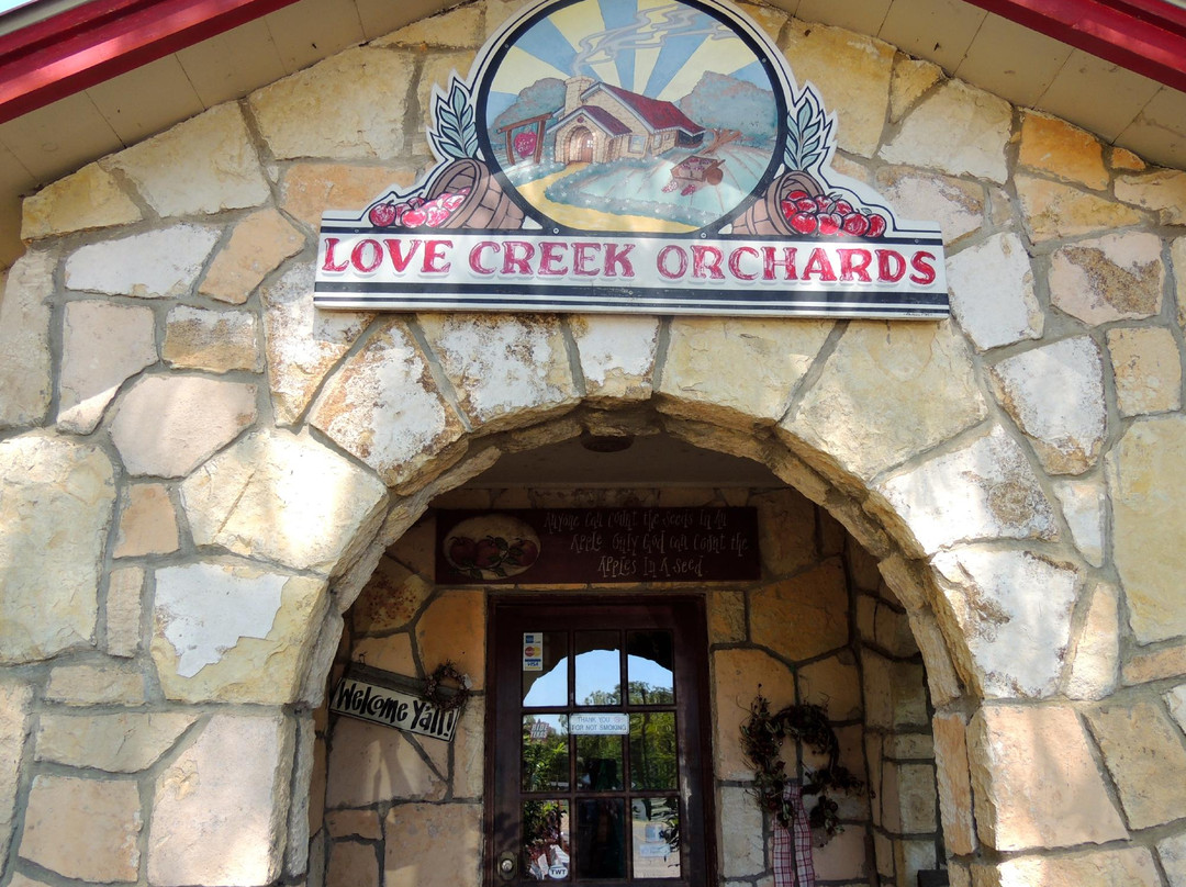 Love Creek Orchards Cider Mill and Country Store景点图片