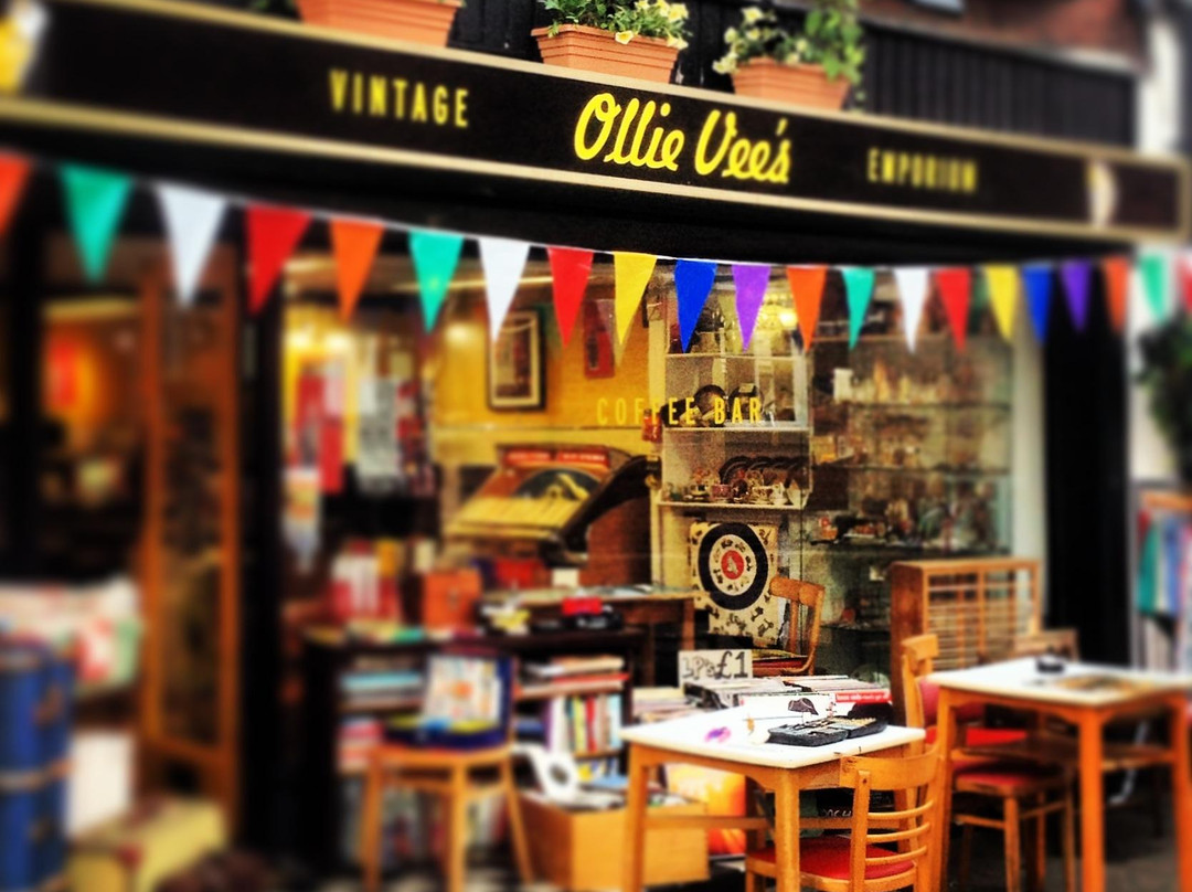 Ollie Vees Tiki Lounge景点图片