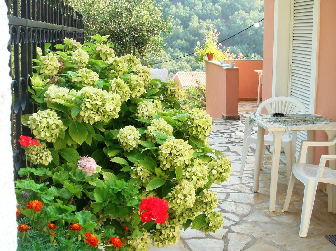 Mamalos Apartments