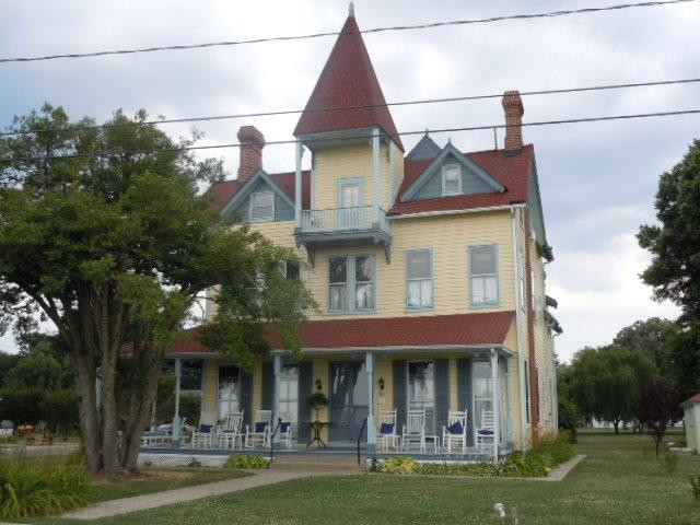 The Bell House Bed & Breakfast主图