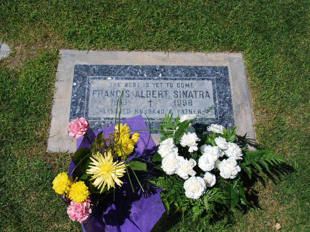 Frank Sinatra Gravesite-大教堂城必去景点