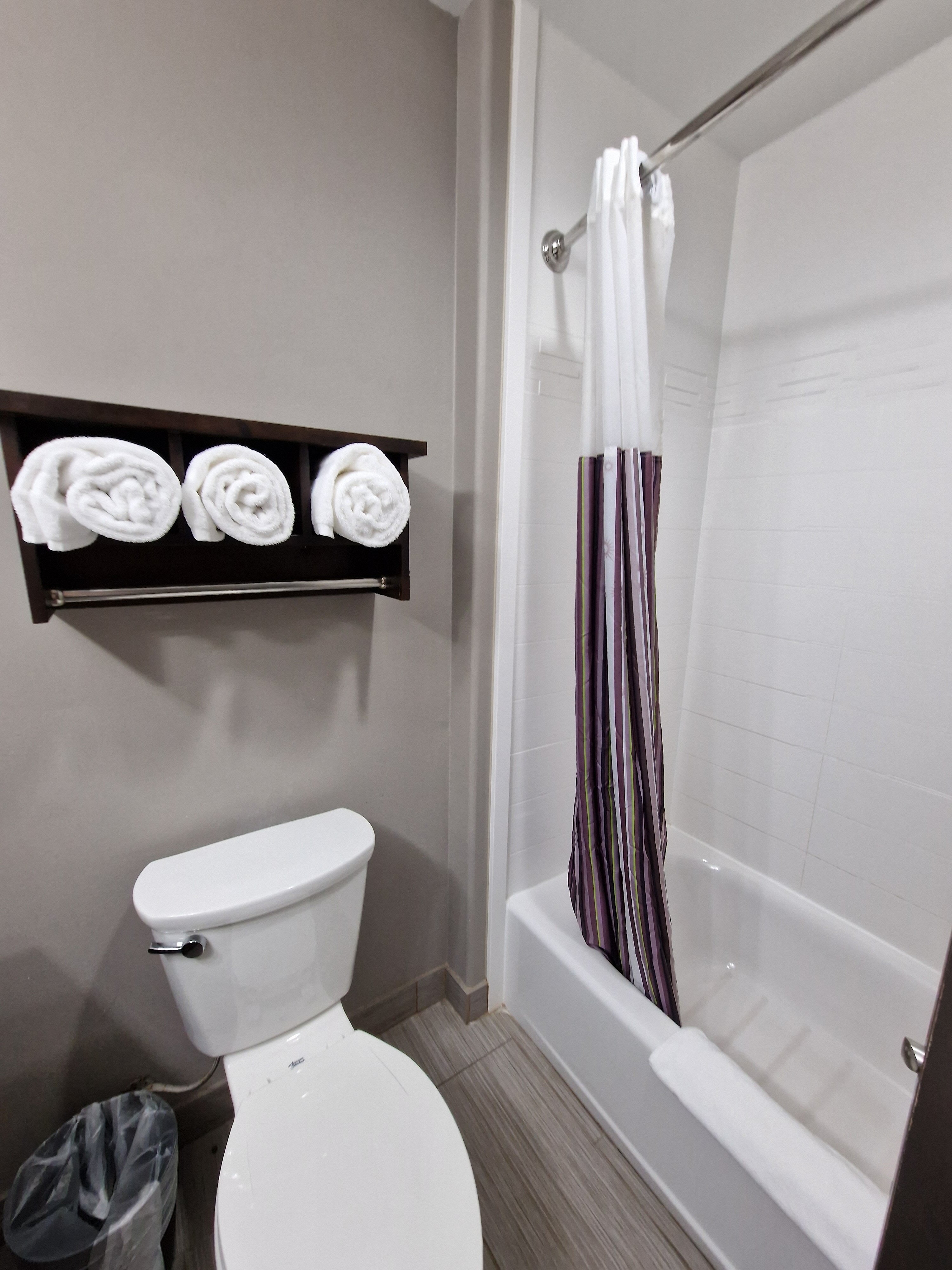 La Quinta Inn & Suites by Wyndham Gonzales TX-浴室