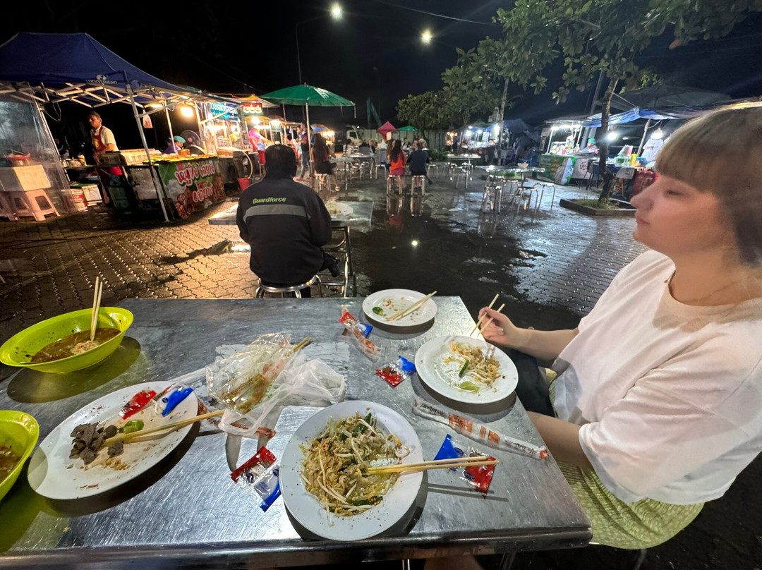 Nathon Night Food Market-红统必去景点