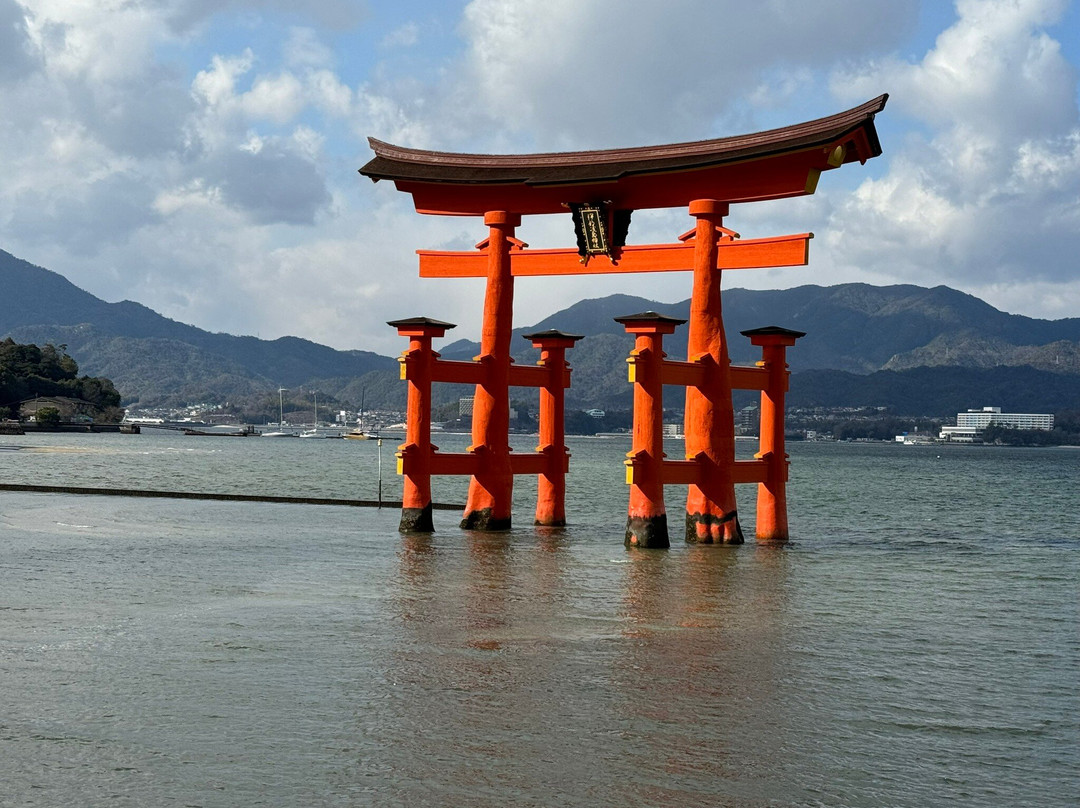 Hiroshima custom tour by certified guide Pancho (in English)-Itsukushima必去景点