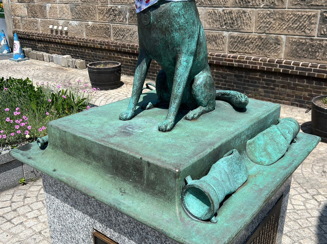 Firefighter Dog Bunko Statue-小樽市必去景点
