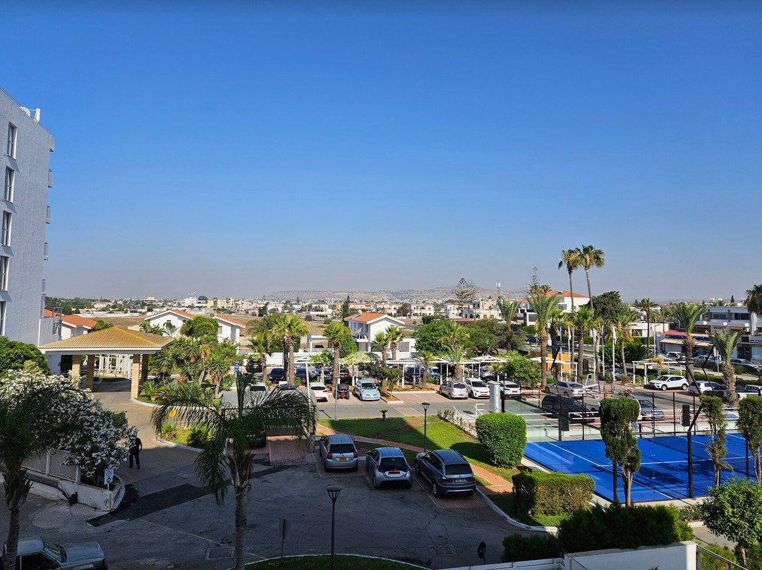 The Golden Bay Beach Hotel主图