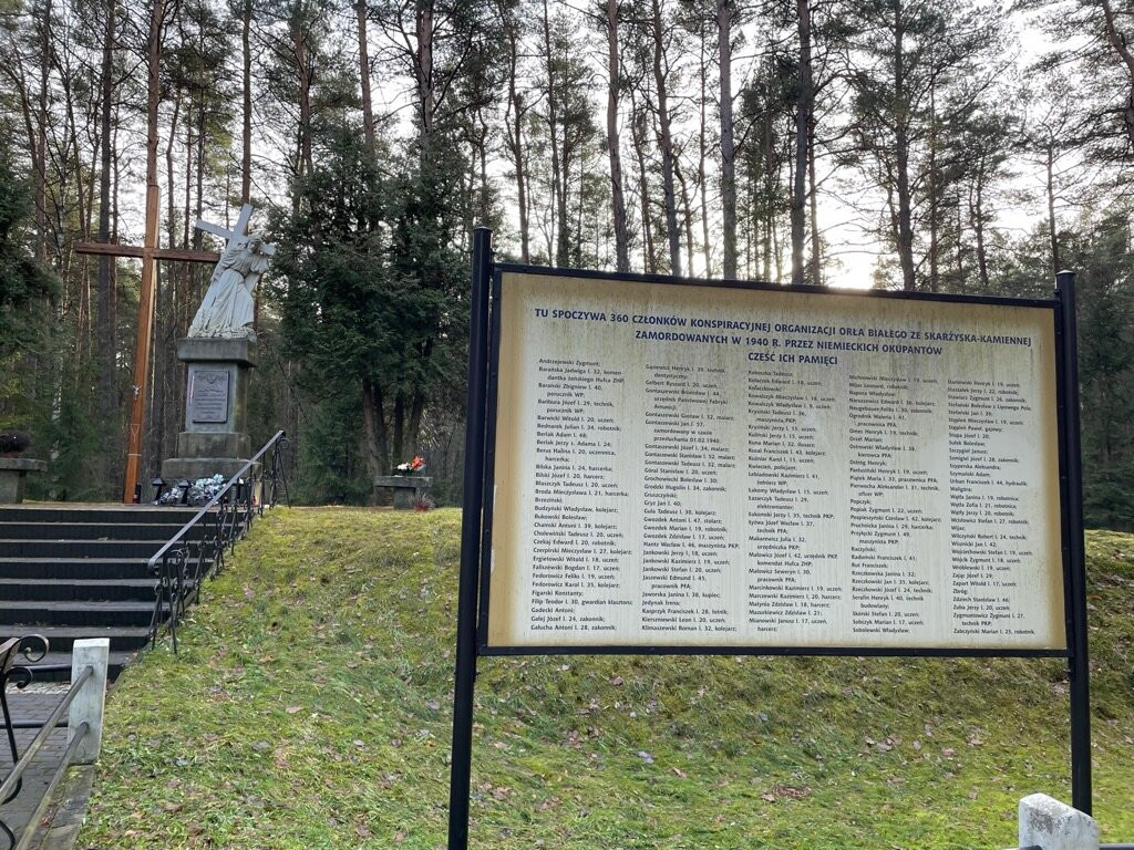 The Tomb of Victims of German Terror 1940 in Bor景点图片
