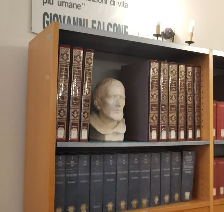 Biblioteca Comunale Giovanni Falcone景点图片