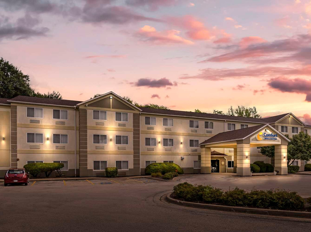 Comfort Inn & Suites, East Moline near I-80主图