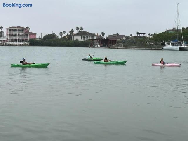 White Sands Inn, Marina, Bar & Grill