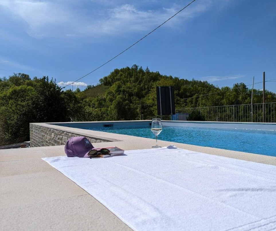 B&B with Pool la Montaldina Piemonte