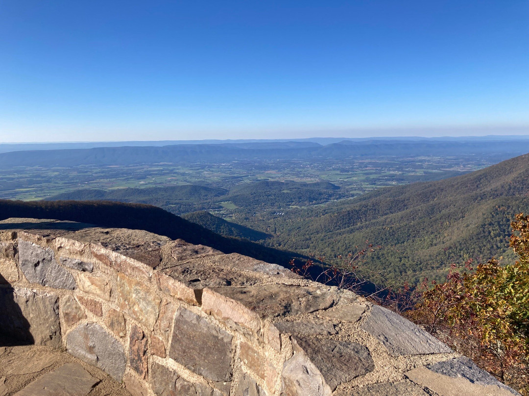 Hawksbill Mountain景点图片