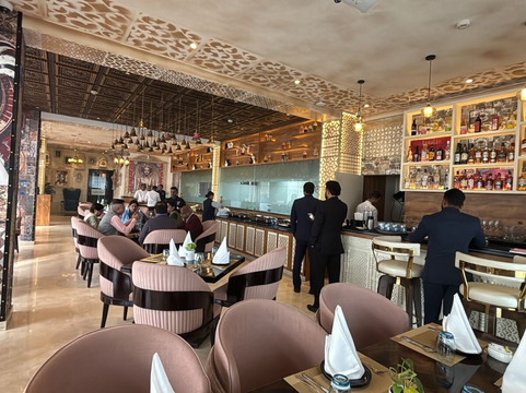 Ramee Tarang Hotel主图