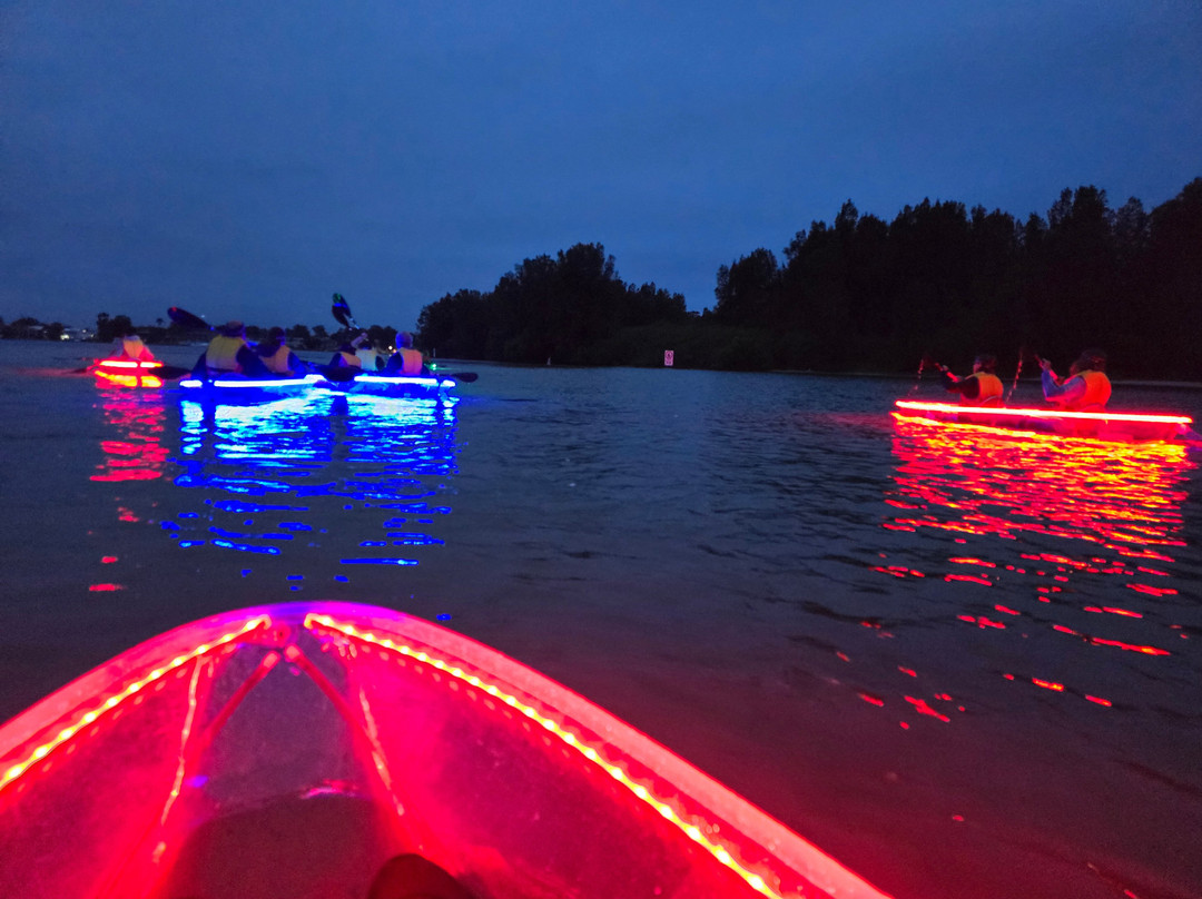 Showtime Kayaking-麦觉理湖必去景点