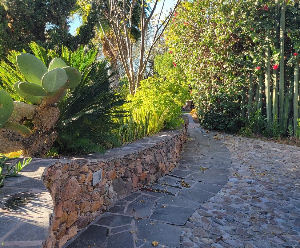 Nirvana Restaurant Retreat主图