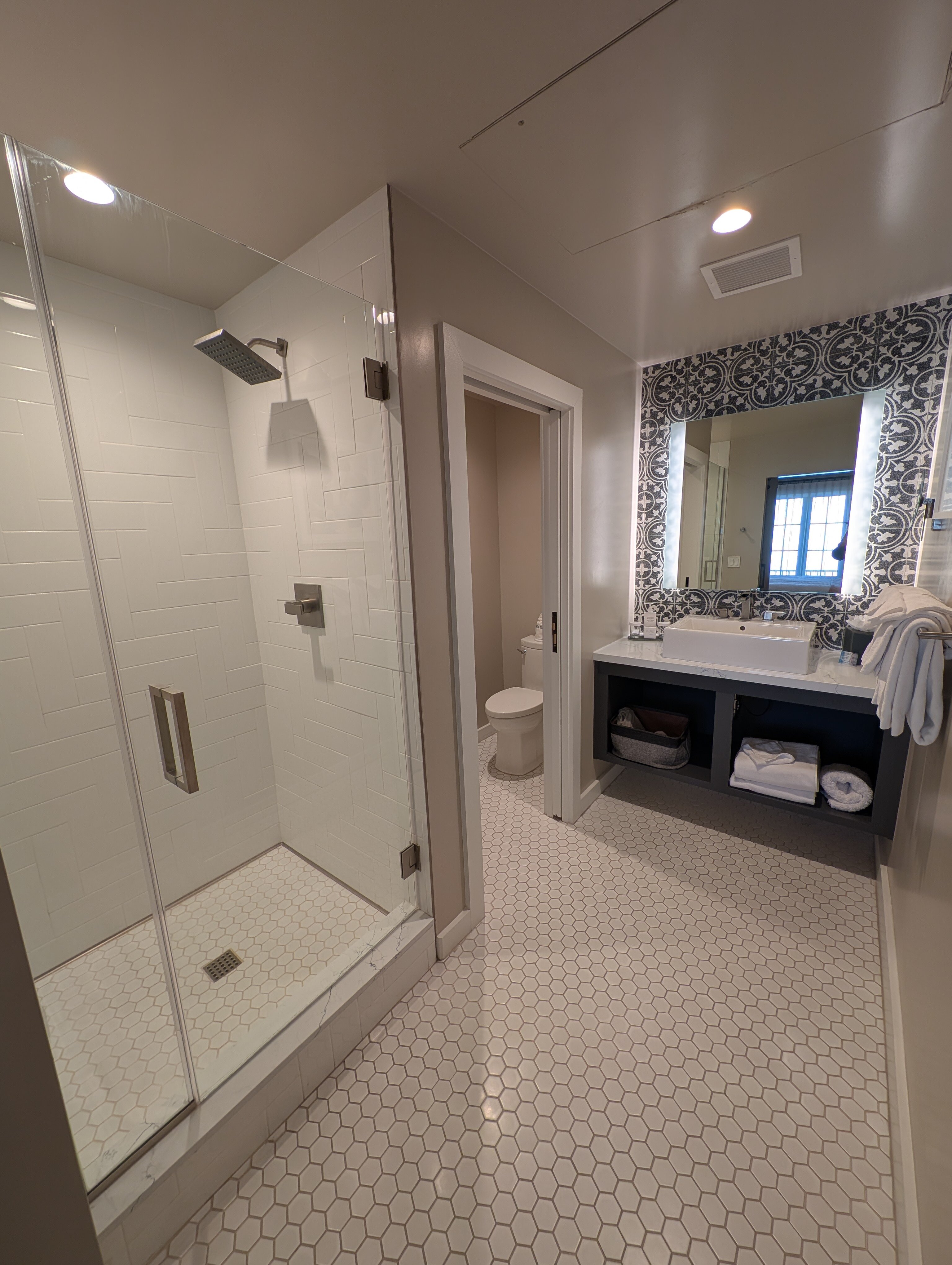 The Piccolo at Paso Robles Inn-浴室