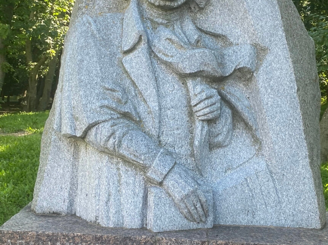 Monument to Adam Mickiewicz-泽列诺格拉茨克必去景点